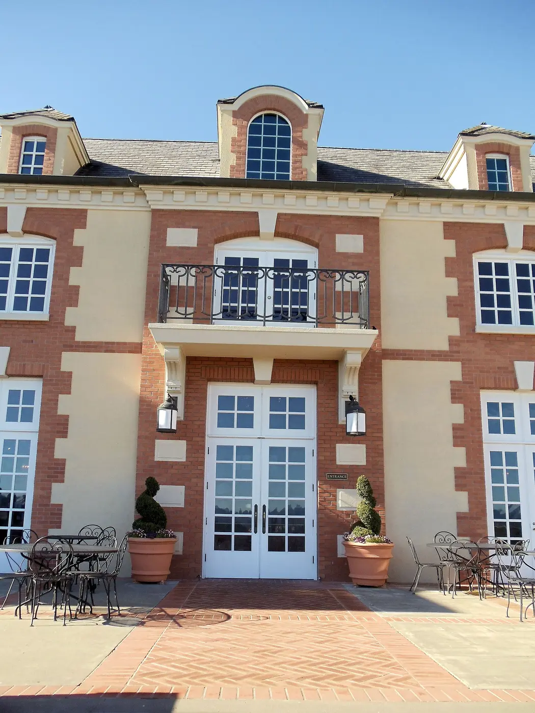 Domaine Carneros 酒庄的法式城堡与葡萄园